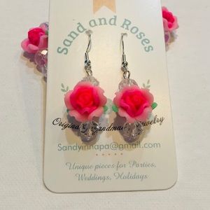 💕Earrings and bracelet set with pretty roses 🌹